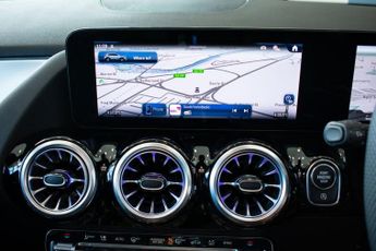 MERCEDES-BENZ GLA 2.0 GLA220d AMG Line (Premium Plus) SUV 5dr Diesel 8G-DCT 4MATIC