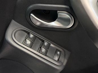 DACIA DUSTER 1.5 dCi Laureate SUV 5dr Diesel EDC Euro 6 (s/s) (110 ps)