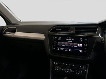 VOLKSWAGEN TIGUAN 2.0 TDI SE Navigation SUV 5dr Diesel DSG 4Motion Euro 6 (s/s) (1