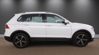 VOLKSWAGEN TIGUAN 2.0 TDI SE Navigation SUV 5dr Diesel DSG 4Motion Euro 6 (s/s) (1