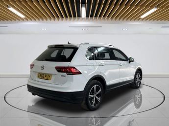 VOLKSWAGEN TIGUAN 2.0 TDI SE Navigation SUV 5dr Diesel DSG 4Motion Euro 6 (s/s) (1