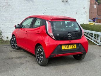 TOYOTA AYGO 1.0 VVT-i x-play Hatchback 5dr Petrol Manual Euro 6 (68 ps)