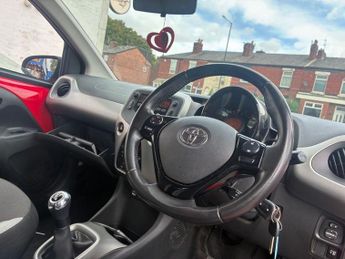 TOYOTA AYGO 1.0 VVT-i x-play Hatchback 5dr Petrol Manual Euro 6 (68 ps)