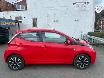 TOYOTA AYGO 1.0 VVT-i x-play Hatchback 5dr Petrol Manual Euro 6 (68 ps)