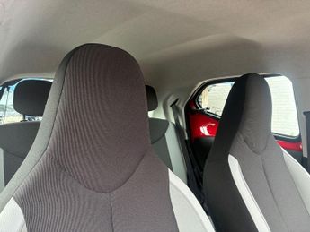 TOYOTA AYGO 1.0 VVT-i x-play Hatchback 5dr Petrol Manual Euro 6 (68 ps)