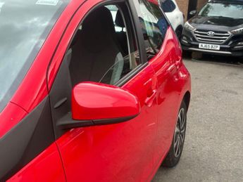 TOYOTA AYGO 1.0 VVT-i x-play Hatchback 5dr Petrol Manual Euro 6 (68 ps)