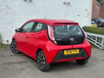 TOYOTA AYGO 1.0 VVT-i x-play Hatchback 5dr Petrol Manual Euro 6 (68 ps)