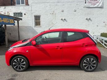 TOYOTA AYGO 1.0 VVT-i x-play Hatchback 5dr Petrol Manual Euro 6 (68 ps)