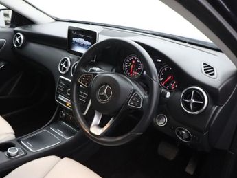 MERCEDES-BENZ A CLASS 1.6 A180 SE Hatchback 5dr Petrol 7G-DCT Euro 6 (s/s) (122 ps)