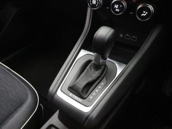 RENAULT CAPTUR 1.6 E-TECH 9.8kWh techno SUV 5dr Petrol Plug-in Hybrid Auto Euro