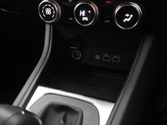 RENAULT CAPTUR 1.6 E-TECH 9.8kWh techno SUV 5dr Petrol Plug-in Hybrid Auto Euro