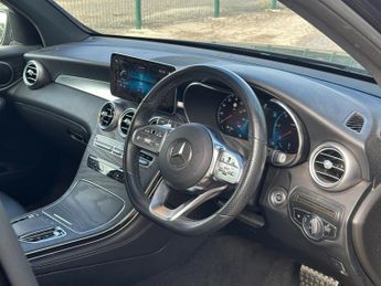 MERCEDES-BENZ GLC 2.0 GLC300d AMG Line (Premium) SUV 5dr Diesel G-Tronic+ 4MATIC E