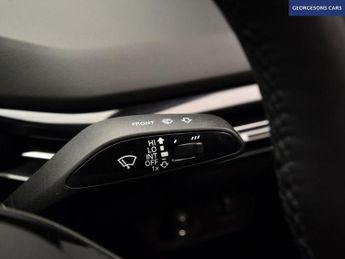 MG MG 4 64kWh Trophy Long Range Hatchback 5dr Electric Auto (203 ps)