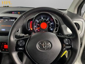 TOYOTA AYGO 1.0 VVT-i x-plore Hatchback 5dr Petrol x-shift Euro 6 (71 ps)