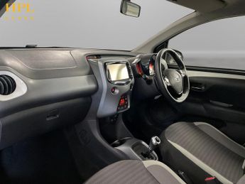 TOYOTA AYGO 1.0 VVT-i x-plore Hatchback 5dr Petrol x-shift Euro 6 (71 ps)
