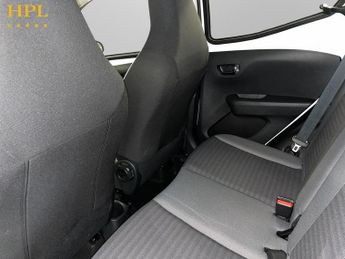 TOYOTA AYGO 1.0 VVT-i x-plore Hatchback 5dr Petrol x-shift Euro 6 (71 ps)