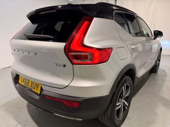 VOLVO XC40 2.0 T4 R-Design SUV 5dr Petrol Auto AWD Euro 6 (s/s) (190 ps)