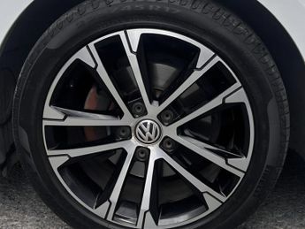 VOLKSWAGEN GOLF 2.0 TDI BlueMotion Tech R-Line Hatchback 5dr Diesel DSG Euro 6 (