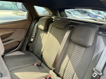 PEUGEOT 3008 1.2 PureTech Active Premium + SUV 5dr Petrol EAT Euro 6 | 2 KEYS