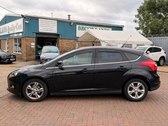 FORD FOCUS 1.6 Zetec Hatchback 5 Door Panther Black Petrol Powershift Euro 