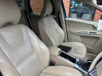 VOLVO XC60 2.4 D5 SE Lux Nav SUV 5dr Diesel Auto AWD Euro 6 (s/s) (220 ps)