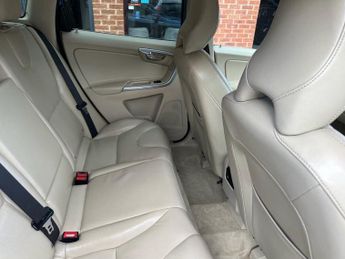 VOLVO XC60 2.4 D5 SE Lux Nav SUV 5dr Diesel Auto AWD Euro 6 (s/s) (220 ps)