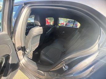 MERCEDES-BENZ A CLASS 1.3 A180 SE Hatchback 5dr Petrol 7G-DCT Euro 6 (s/s) (136 ps)
