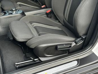 MINI Electric Hatch Cooper SE 32.6kWh Level 1 Hatchback 3dr Electric Auto (184 ps)