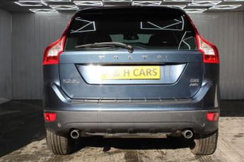 VOLVO XC60 2.4 D5 SE SUV 5dr Diesel Geartronic AWD Euro 5 (205 ps)