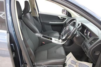 VOLVO XC60 2.4 D5 SE SUV 5dr Diesel Geartronic AWD Euro 5 (205 ps)