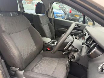 PEUGEOT 3008 1.6 e-HDi Sport SUV 5dr Diesel EGC Euro 5 (s/s) (112 ps)