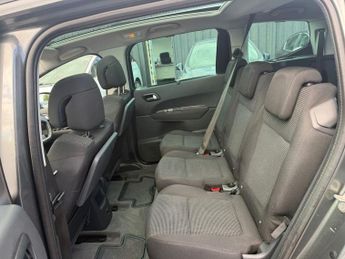 PEUGEOT 5008 2.0 HDi Exclusive MPV 5dr Diesel Auto Euro 5 (163 ps)