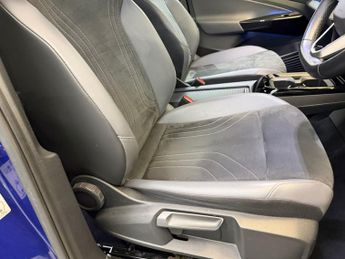VOLKSWAGEN ID.4 Pure 52kWh Life SUV 5dr Electric Auto (148 ps)