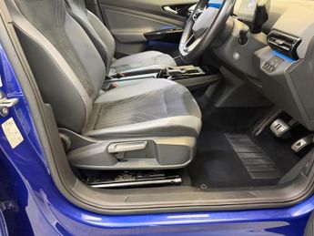 VOLKSWAGEN ID.4 Pure 52kWh Life SUV 5dr Electric Auto (148 ps)