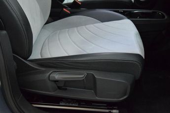VOLKSWAGEN ID.3 Pro Performance 58kWh Family Hatchback 5dr Electric Auto (204 ps