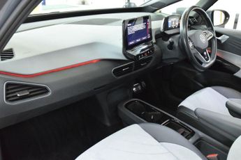 VOLKSWAGEN ID.3 Pro Performance 58kWh Family Hatchback 5dr Electric Auto (204 ps