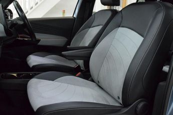 VOLKSWAGEN ID.3 Pro Performance 58kWh Family Hatchback 5dr Electric Auto (204 ps