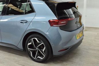 VOLKSWAGEN ID.3 Pro Performance 58kWh Family Hatchback 5dr Electric Auto (204 ps