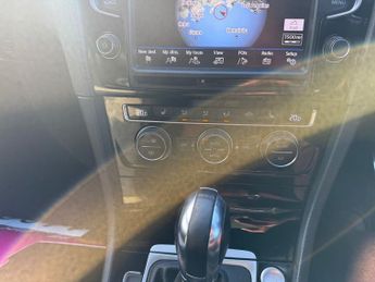 VOLKSWAGEN GOLF ESTATE 2.0 DSG GOLF R 300 BHP ESTATE 