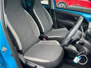 TOYOTA AYGO 1.0 VVT-i x-press Hatchback 5dr Petrol x-shift Euro 6 (71 ps)