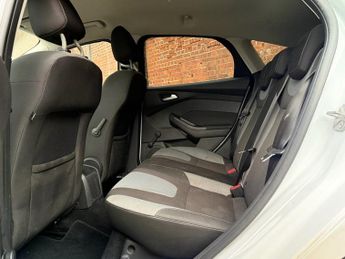 FORD FOCUS 1.0T EcoBoost Zetec Hatchback 5dr Petrol Manual Euro 5 (s/s) (10