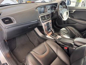 VOLVO V40 CROSS COUNTRY 1.5 T3 Pro Hatchback 5dr Petrol Auto Euro 6 (s/s) (152 ps)
