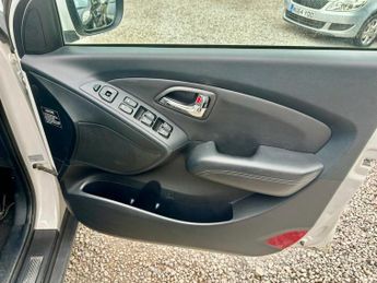 HYUNDAI IX35 1.7 CRDi Premium SUV 5dr Diesel Manual Euro 5 (s/s) (115 ps)