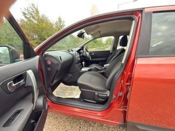 NISSAN QASHQAI 2l 5dr Auto 140 BHP
