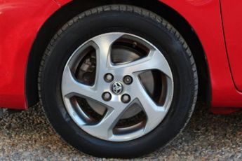 TOYOTA YARIS 1.5 VVT-h Icon Hatchback 5dr Petrol Hybrid E-CVT Euro 6 (101 ps)