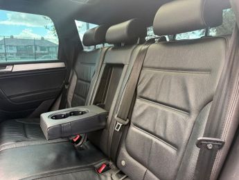 VOLKSWAGEN TOUAREG 3.0 TDI V6 BlueMotion Tech R-Line SUV 5dr Diesel Tiptronic 4WD E