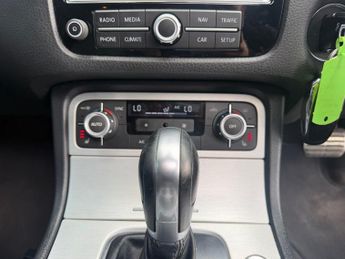 VOLKSWAGEN TOUAREG 3.0 TDI V6 BlueMotion Tech R-Line SUV 5dr Diesel Tiptronic 4WD E