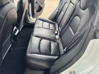 TESLA Model 3 (Dual Motor) Long Range Saloon 4dr Electric Auto 4WDE (346 ps)