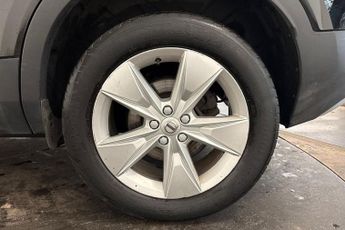 VOLVO XC40 2.0 B3 MHEV Core SUV 5dr Petrol Hybrid DCT Auto Euro 6 (s/s) (16