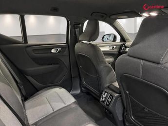 VOLVO XC40 2.0 B3 MHEV Core SUV 5dr Petrol Hybrid DCT Auto Euro 6 (s/s) (16